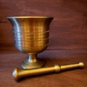 Vintage Brass Mortar & Pestle – Solid Brass Goblet Base Apothecary Herb Grinder